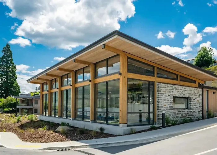 Lakeview Luxury 2 Bedroom