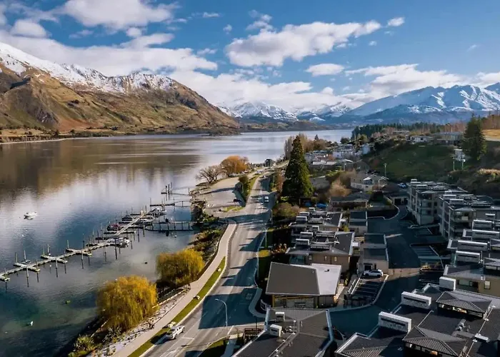 Lakeview Luxury 2 Bedroom *